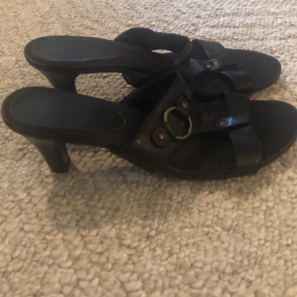 Aerology by Aerosoles Black sandals with buckle